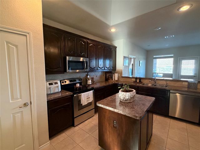 7823 Black Willow Lane, Arlington, TX 76002