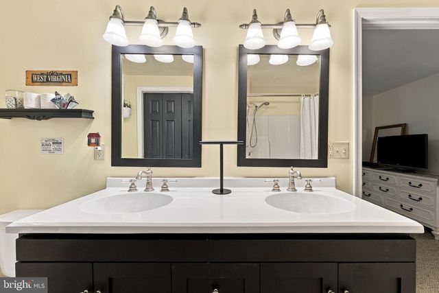 114 SHAWNEE TRL TRL, Hedgesville, WV 25427