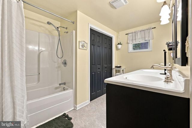 114 SHAWNEE TRL TRL, Hedgesville, WV 25427