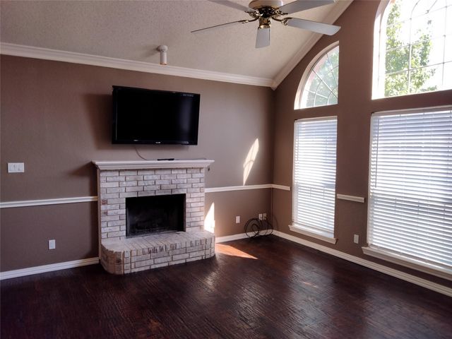 2035 Greenview Drive B, Carrollton, TX 75010