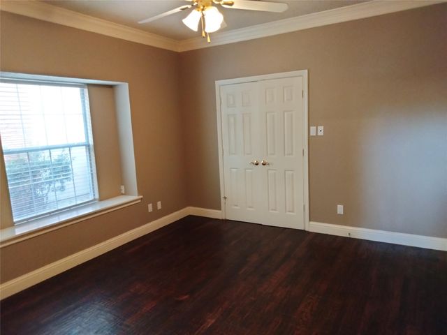 2035 Greenview Drive B, Carrollton, TX 75010