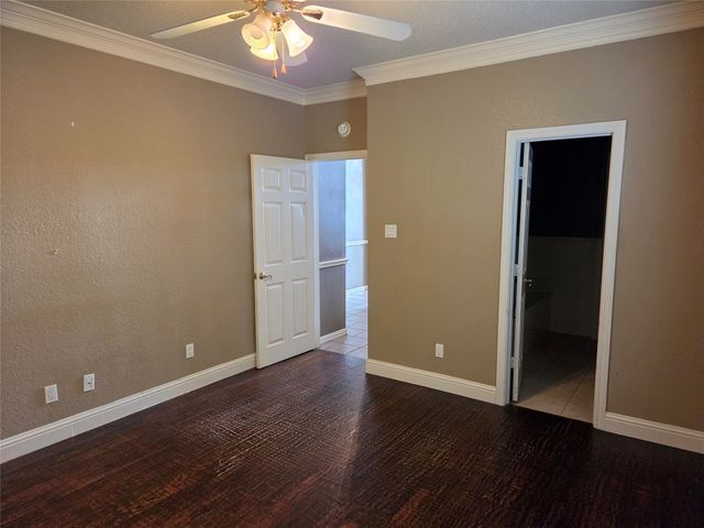 2035 Greenview Drive B, Carrollton, TX 75010