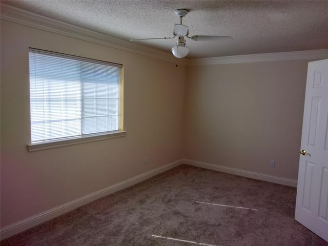 2035 Greenview Drive B, Carrollton, TX 75010