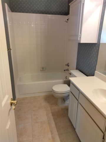 2035 Greenview Drive B, Carrollton, TX 75010