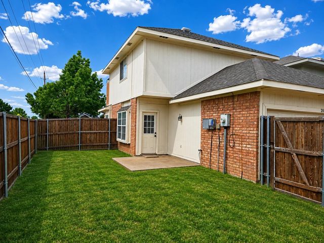 2035 Greenview Drive B, Carrollton, TX 75010