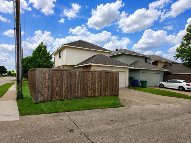 2035 Greenview Drive B, Carrollton, TX 75010