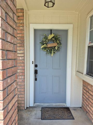 2035 Greenview Drive B, Carrollton, TX 75010