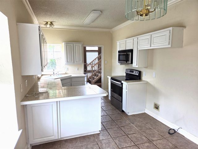 2035 Greenview Drive B, Carrollton, TX 75010