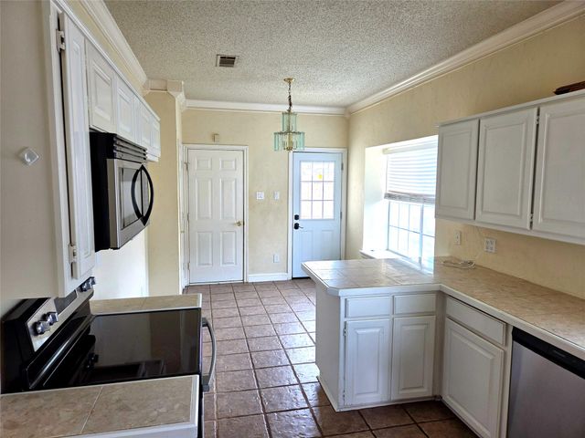 2035 Greenview Drive B, Carrollton, TX 75010