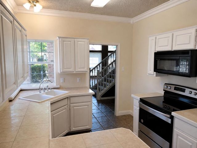 2035 Greenview Drive B, Carrollton, TX 75010