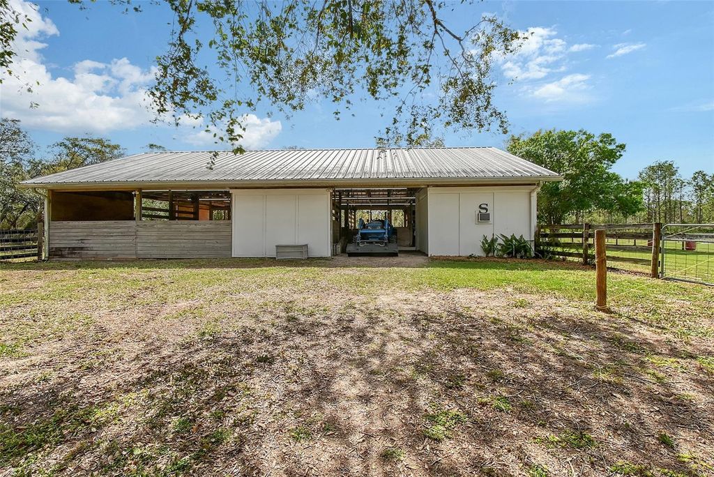 Image 48 of property listing at 7108 229TH STREET E, Bradenton, FL 34211