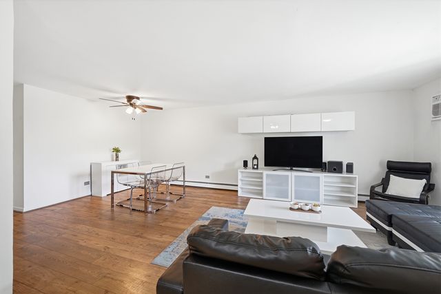 2512 Waterbury Drive 705, Woodridge, IL 60517