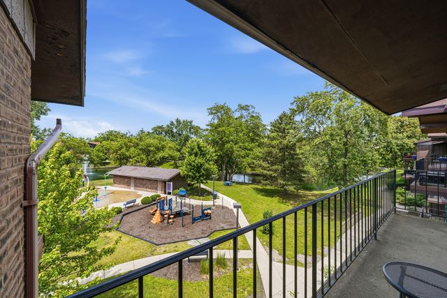 2512 Waterbury Drive 705, Woodridge, IL 60517