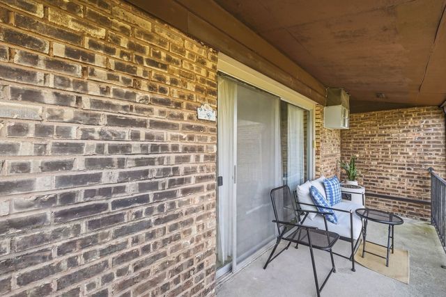 2512 Waterbury Drive 705, Woodridge, IL 60517