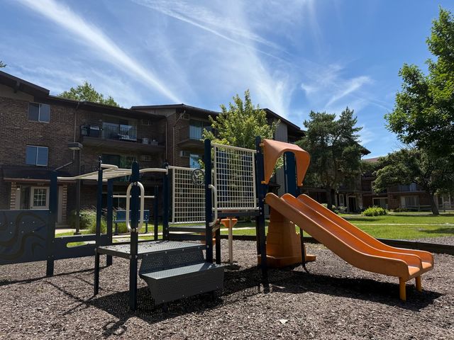 2512 Waterbury Drive 705, Woodridge, IL 60517