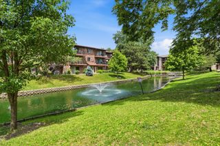 2512 Waterbury Drive 705, Woodridge, IL 60517
