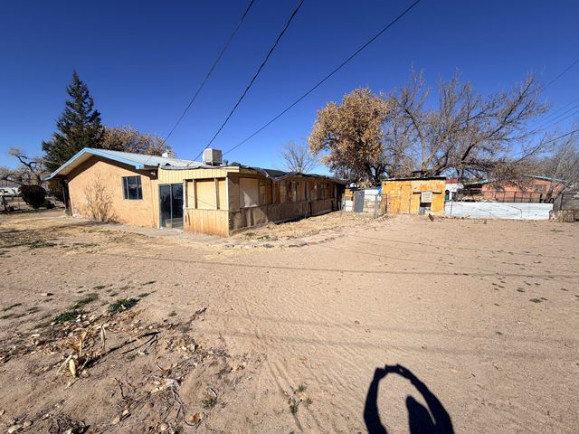 5732 Wood Road SW, Albuquerque, NM 87105