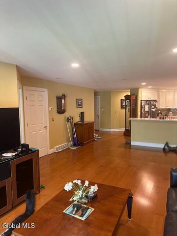 15 Patroon Pointe Drive, Rensselaer, NY 12144