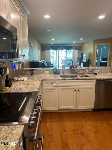 15 Patroon Pointe Drive, Rensselaer, NY 12144