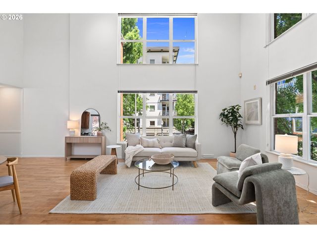1009 Nw HOYT St 201, Portland, OR 97209