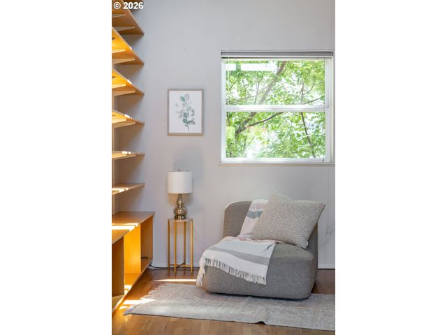 1009 Nw HOYT St 201, Portland, OR 97209