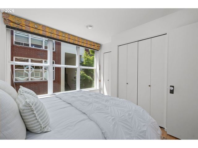 1009 Nw HOYT St 201, Portland, OR 97209