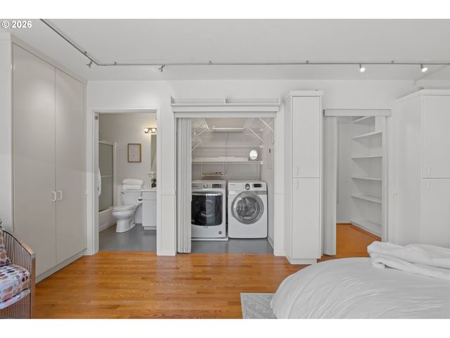 1009 Nw HOYT St 201, Portland, OR 97209