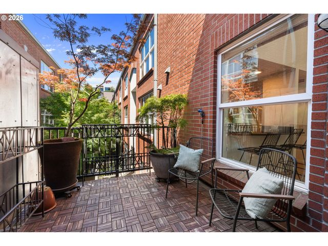 1009 Nw HOYT St 201, Portland, OR 97209