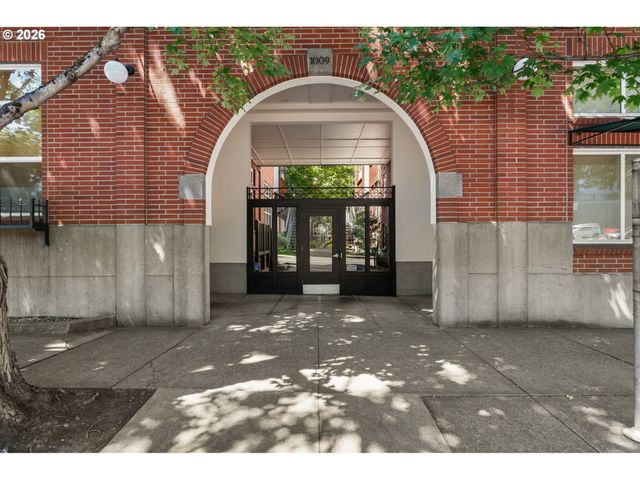 1009 Nw HOYT St 201, Portland, OR 97209