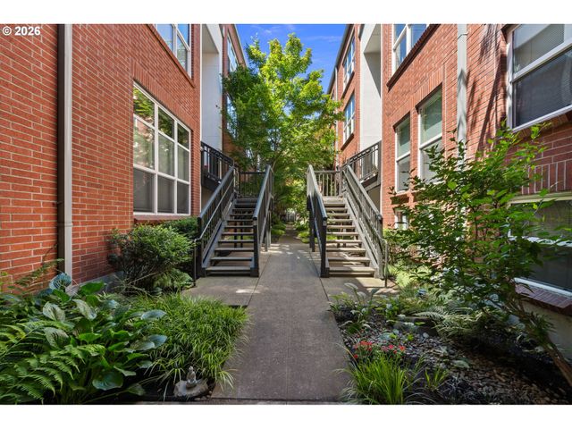 1009 Nw HOYT St 201, Portland, OR 97209