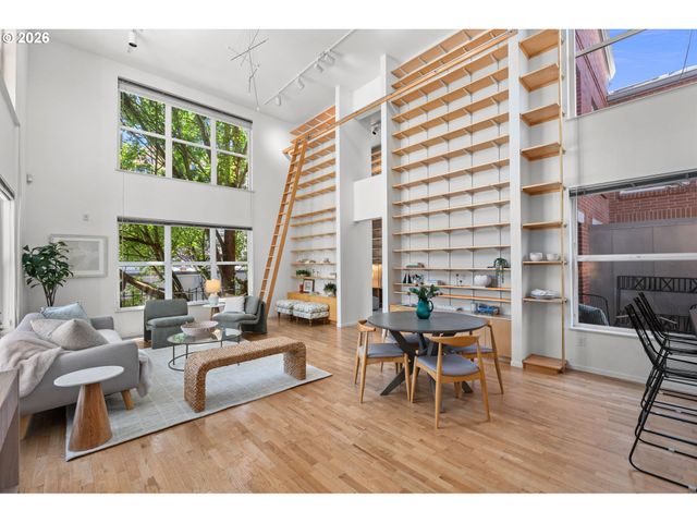 1009 Nw HOYT St 201, Portland, OR 97209