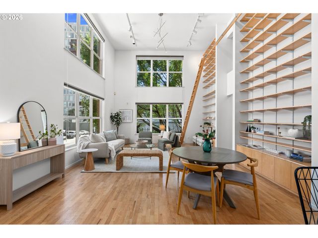 1009 Nw HOYT St 201, Portland, OR 97209