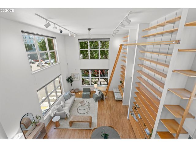 1009 Nw HOYT St 201, Portland, OR 97209