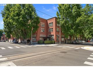 1009 Nw HOYT St 201, Portland, OR 97209
