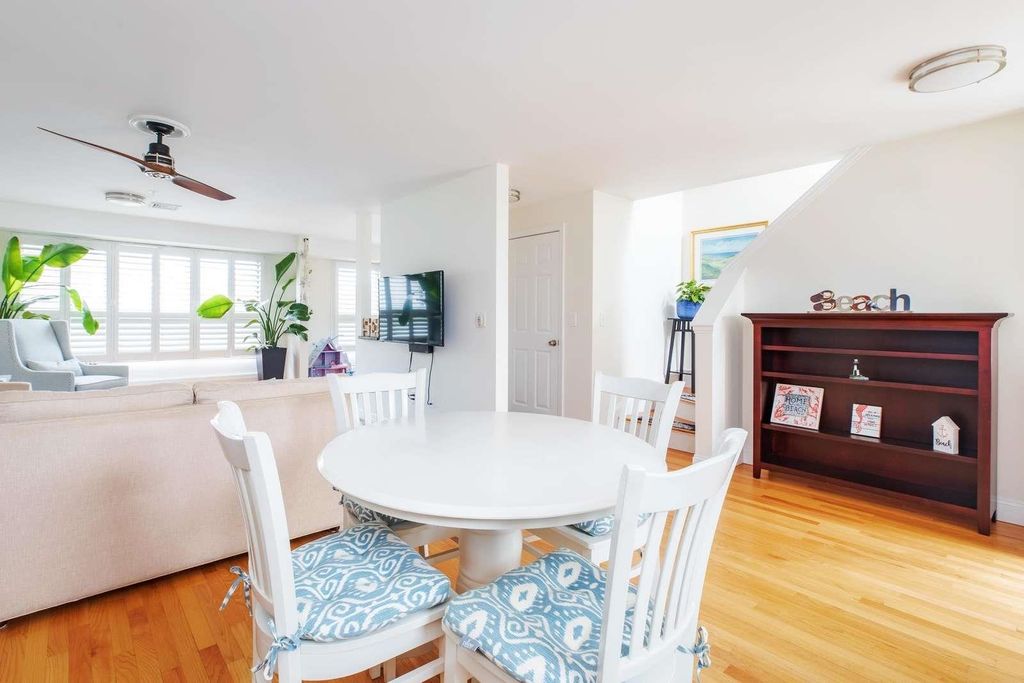 Image 13 of property listing at 35 Ashworth Ave # 3, Hampton, NH 03842