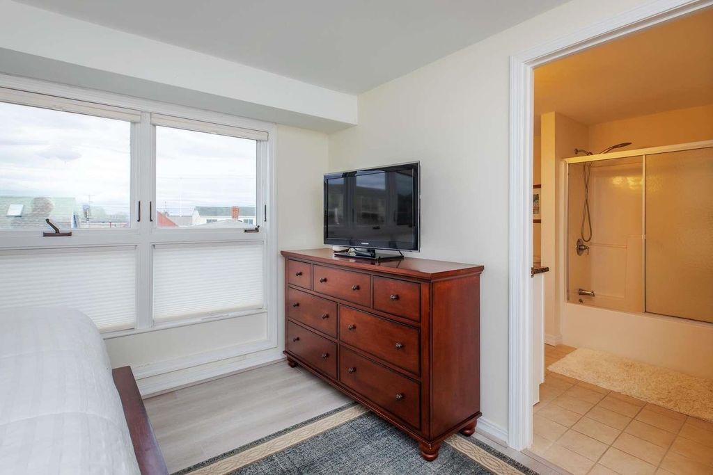 Image 27 of property listing at 35 Ashworth Ave # 3, Hampton, NH 03842