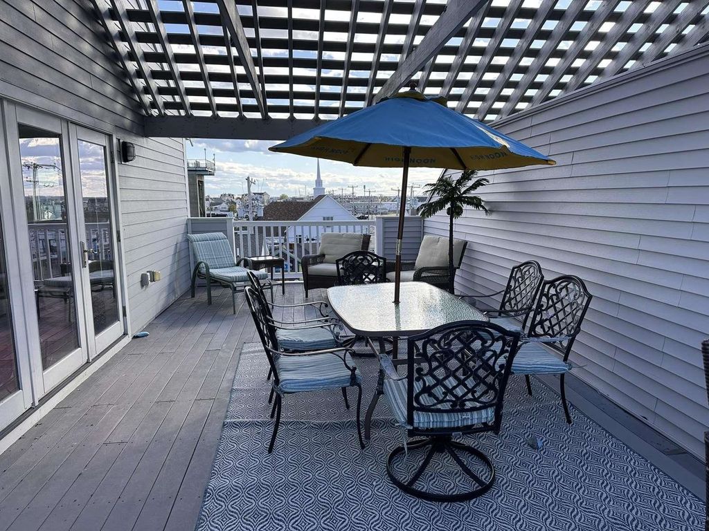 Image 6 of property listing at 35 Ashworth Ave # 3, Hampton, NH 03842