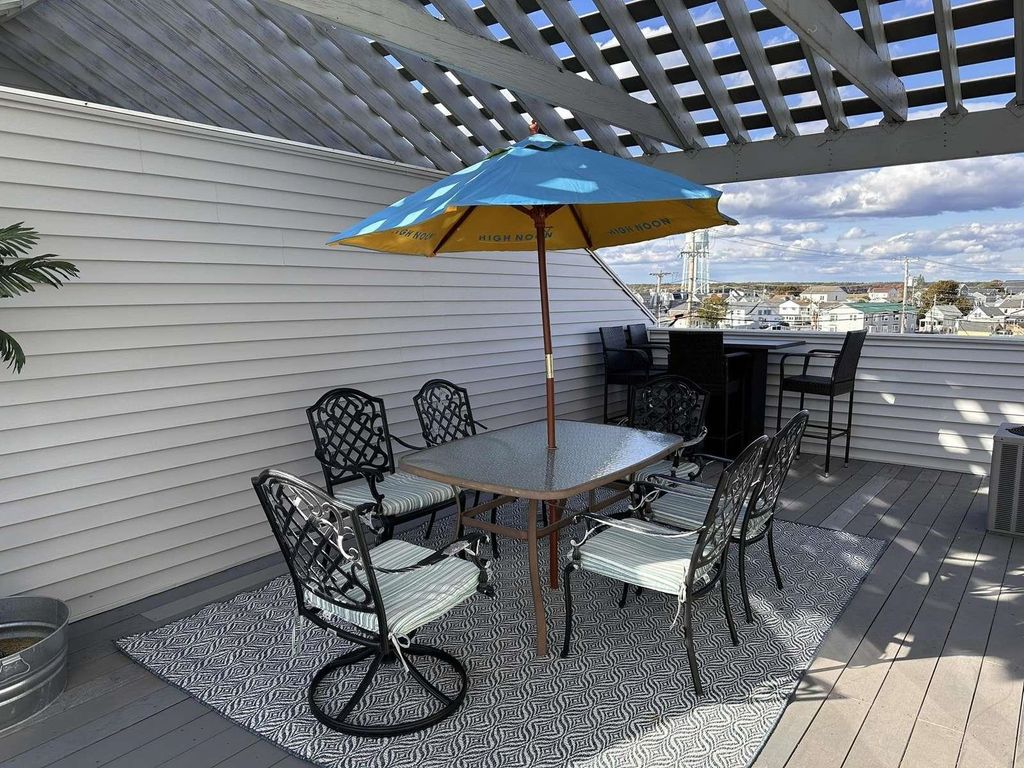 Image 7 of property listing at 35 Ashworth Ave # 3, Hampton, NH 03842