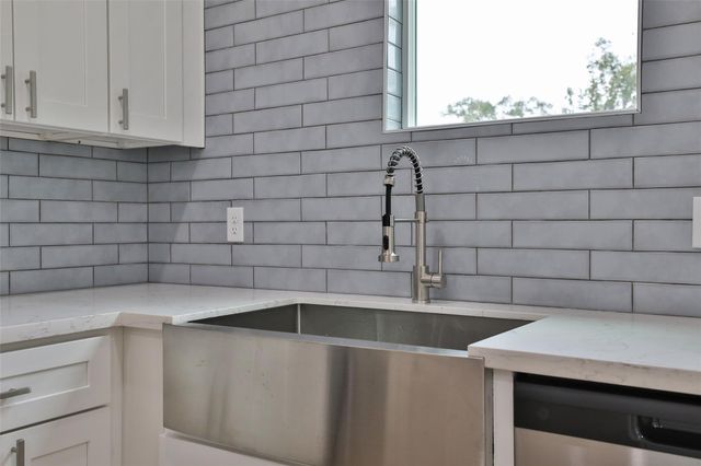 9349 Lavender St, North Houston, TX 77016