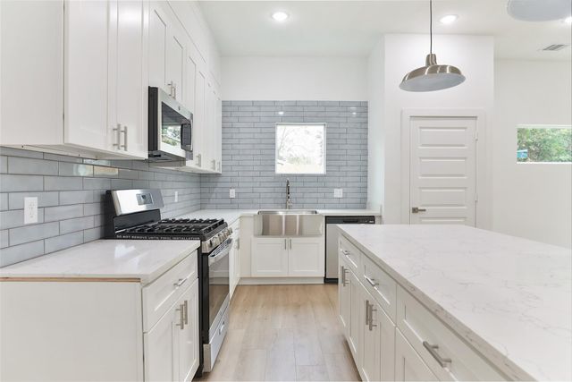 9349 Lavender St, North Houston, TX 77016