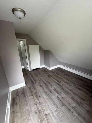 5 Lyman St, Worcester, MA 01603