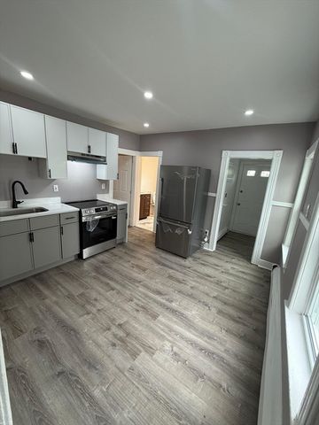 5 Lyman St, Worcester, MA 01603