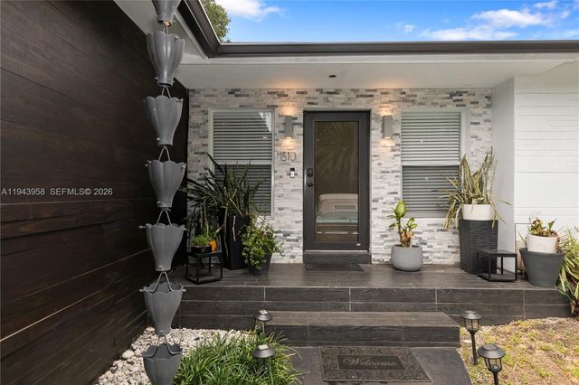 11810 W Biscayne Canal Road, Miami, FL 33161
