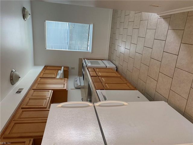 8554 Chesapeake Blvd Apt 608, Norfolk, VA 23503