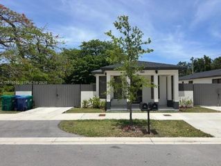10091 Kumquat St, Miami, FL 33157