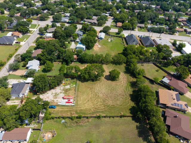 8815 Silver Creek Road, White Settlement, TX 76108