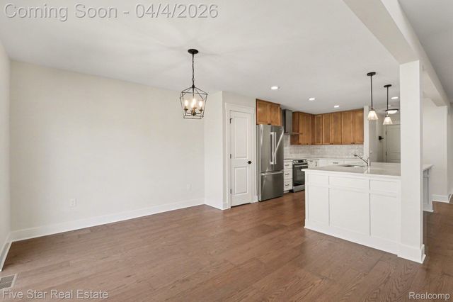 7842 Trailside Court, West Bloomfield Charter Township, MI 48323