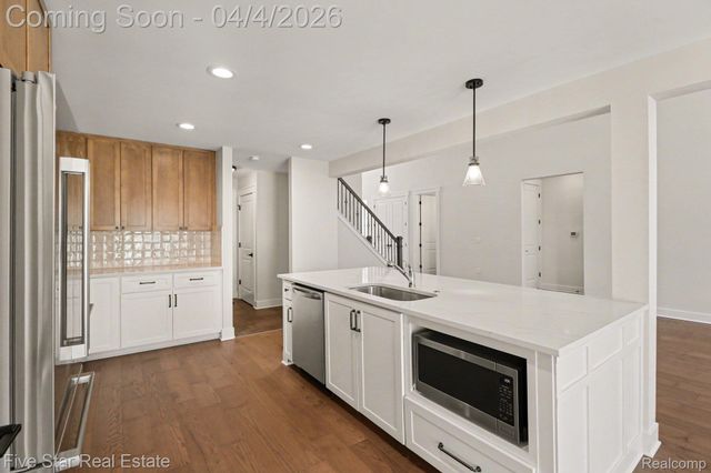 7842 Trailside Court, West Bloomfield Charter Township, MI 48323