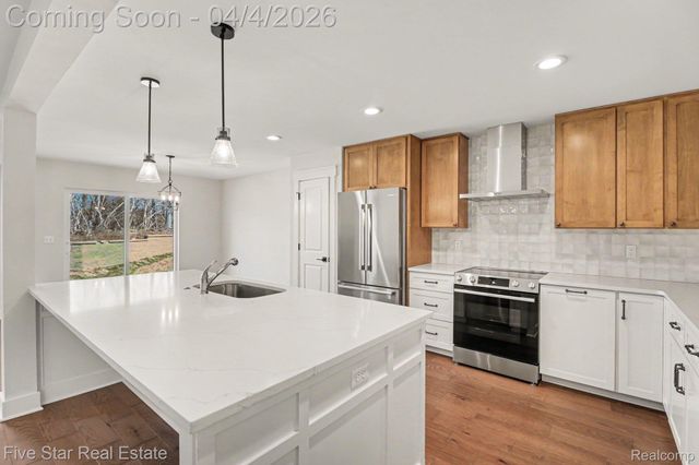 7842 Trailside Court, West Bloomfield Charter Township, MI 48323