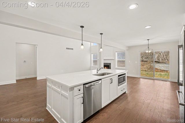 7842 Trailside Court, West Bloomfield Charter Township, MI 48323